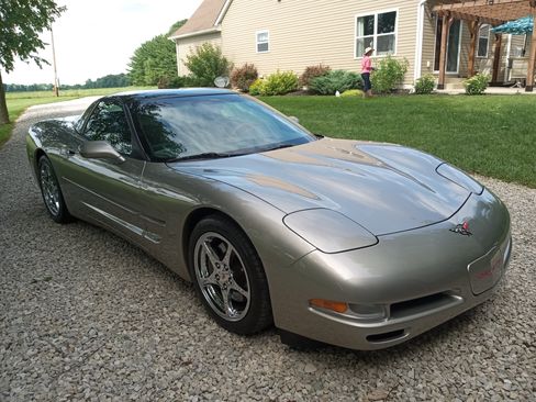 Used 1998 Chevrolet Corvette Coupe w/ Memory Pkg image 4