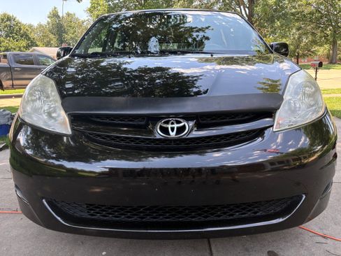 Used 2008 Toyota Sienna FWD image 2