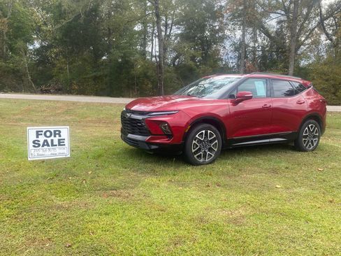 Used 2023 Chevrolet Blazer RS image 2