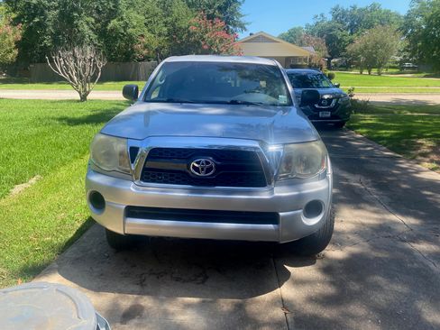 Used 2011 Toyota Tacoma PreRunner w/ SR5 Pkg #2 RWD image 13