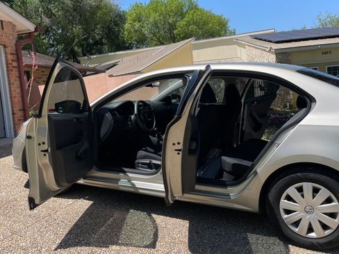 Used 2016 Volkswagen Jetta S image 4