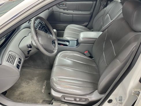 Used 2000 Toyota Avalon XL image 9