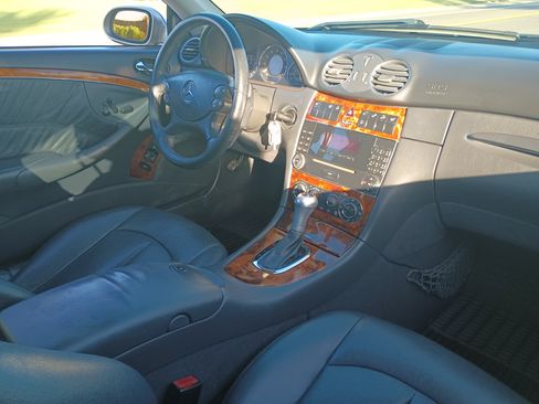 Used 2005 Mercedes-Benz CLK 320 Coupe image 22