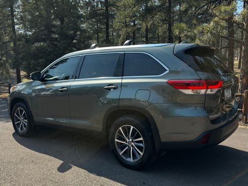 Used 2019 Toyota Highlander XLE image 4