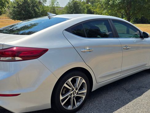 Used 2017 Hyundai Elantra Limited FWD image 4