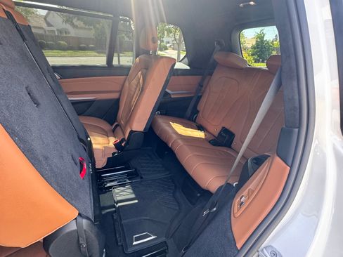 Used 2021 BMW X7 M50i w/ Executive Package AWD/4WD image 4