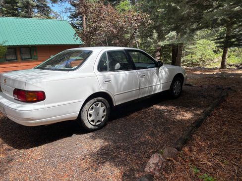 Used 1996 Toyota Camry XLE FWD image 4