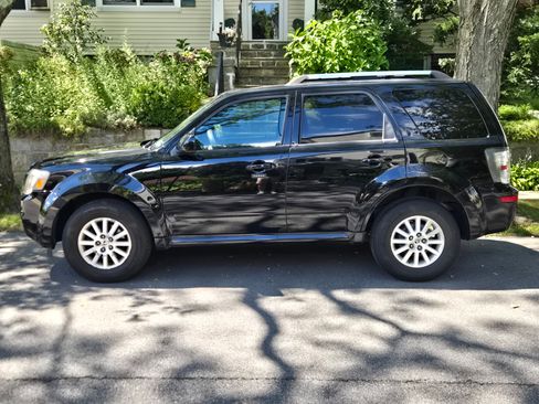 Used 2010 Mercury Mariner Premier image 1