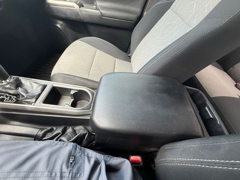 Used 2021 Toyota Tacoma TRD Off-Road w/ Technology Package image 9