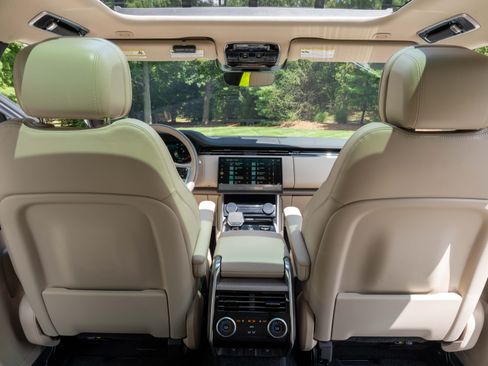 Used 2023 Land Rover Range Rover SE AWD/4WD image 13