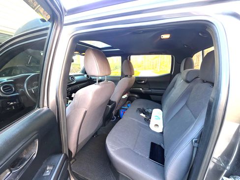 Used 2016 Toyota Tacoma TRD Off-Road image 8