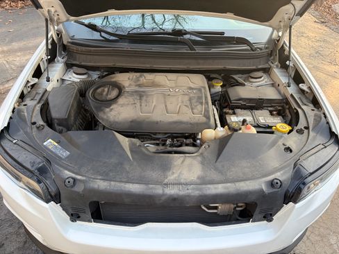 Used 2019 Jeep Cherokee Limited image 15