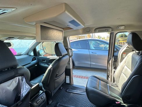 Used 2020 Toyota Sienna SE Premium image 10