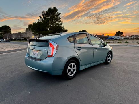 Used 2013 Toyota Prius Four w/ Deluxe Solar Roof Pkg image 6