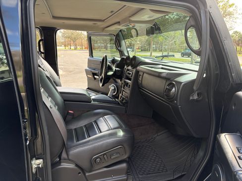 Used 2005 HUMMER H2 SUT Sport Utility Pickup 4D w/ Preferred Equipment Group image 9