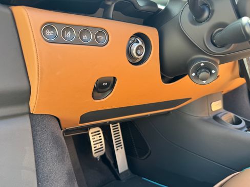 Used 2025 McLaren Artura Spider RWD image 20