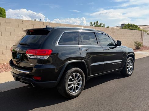Used 2014 Jeep Grand Cherokee Limited w/ Luxury Group II AWD/4WD image 2