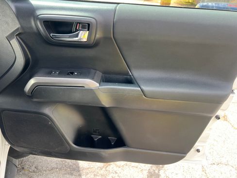 Used 2018 Toyota Tacoma TRD Sport RWD image 16