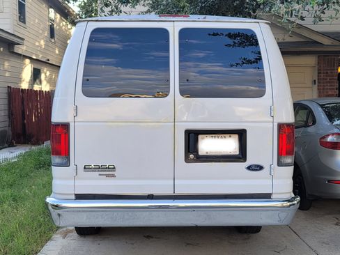 Used 2006 Ford E-350 and Econoline 350 XL image 4