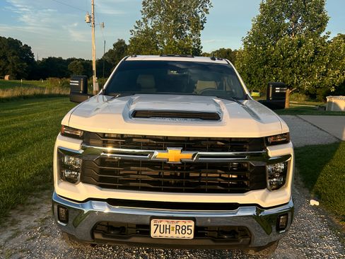 Used 2024 Chevrolet Silverado 2500 LT w/ Texas Edition AWD/4WD image 13