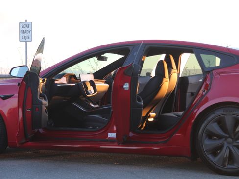 Used 2021 Tesla Model S Plaid image 16