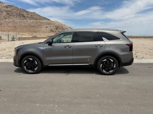 Used 2025 Kia Sorento EX w/ EX Panoramic Sunroof Package AWD/4WD image 2