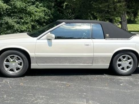 Used 2001 Cadillac Eldorado Touring FWD image 2