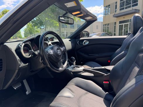 Used 2015 Nissan 370Z Touring image 30