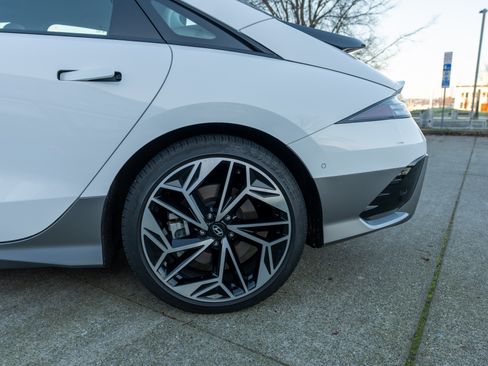 Used 2023 Hyundai Ioniq 6 Limited image 28