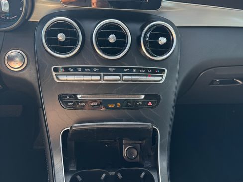 Used 2019 Mercedes-Benz GLC 350e 4MATIC image 2