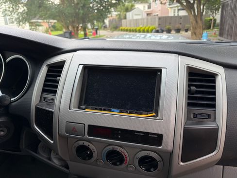 Used 2007 Toyota Tacoma PreRunner RWD image 9