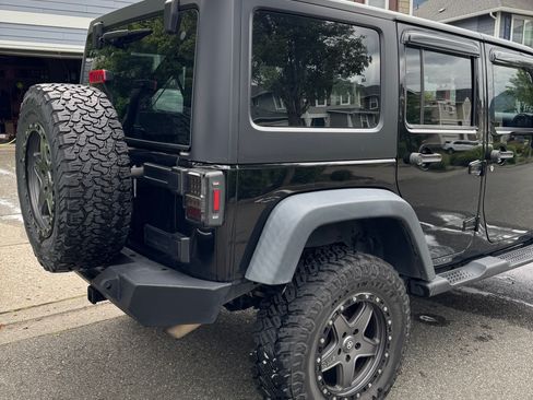 Used 2015 Jeep Wrangler Unlimited Sport w/ Max Tow Package AWD/4WD image 8