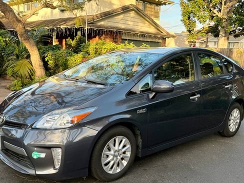 Used 2015 Toyota Prius Prime Advanced image 1