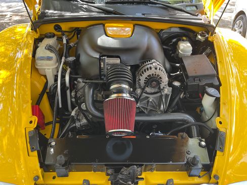 Used 2005 Chevrolet SSR w/ Preferred Equipment Group image 11