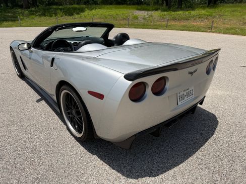 Used 2006 Chevrolet Corvette Convertible w/ Preferred Equipment Group RWD image 4