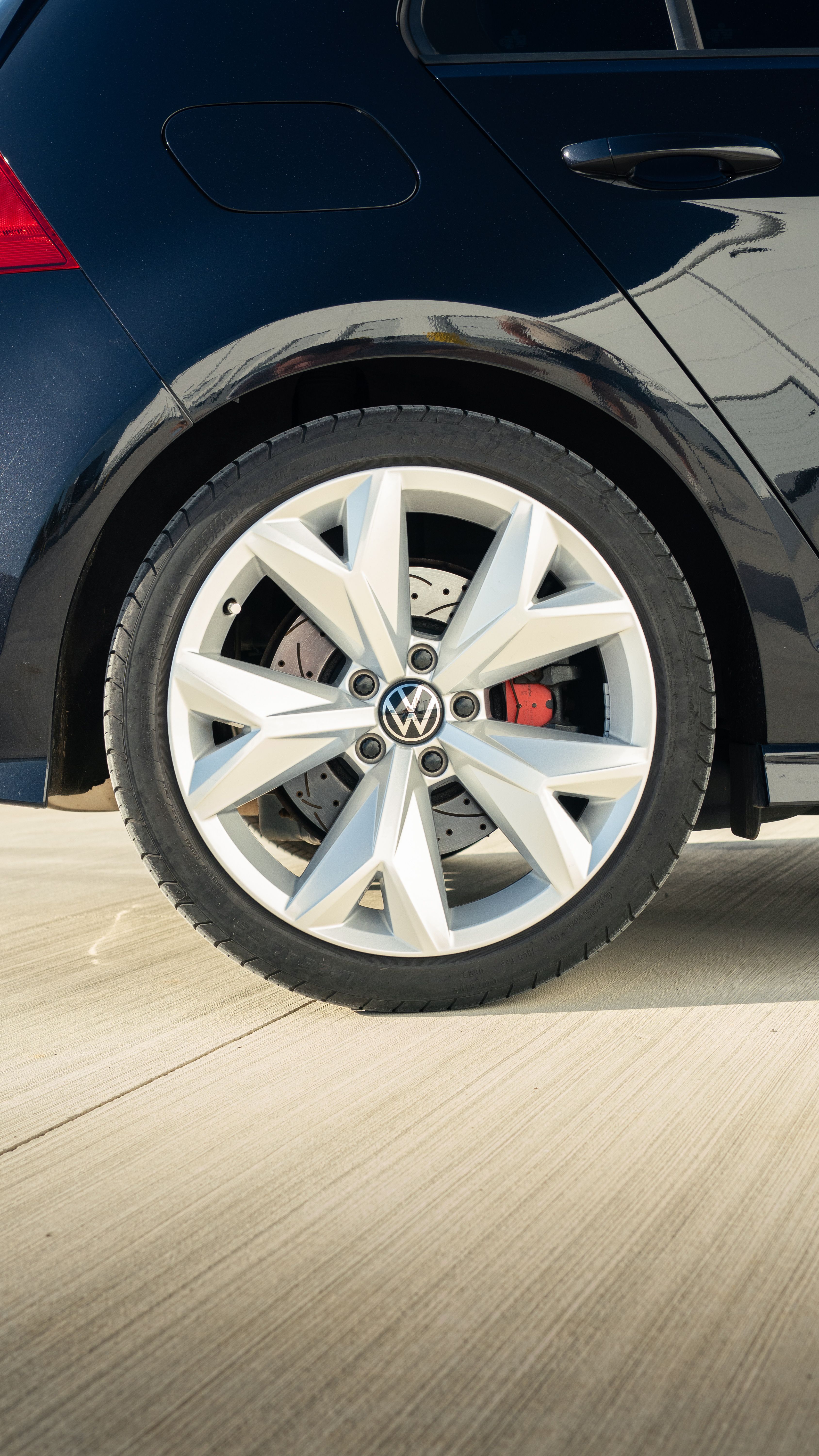 Used 2016 Volkswagen Golf 4-Door AWD/4WD image 14