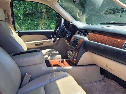 Used 2007 Chevrolet Avalanche LTZ w/ LTZ Preferred Equipment Group image 9