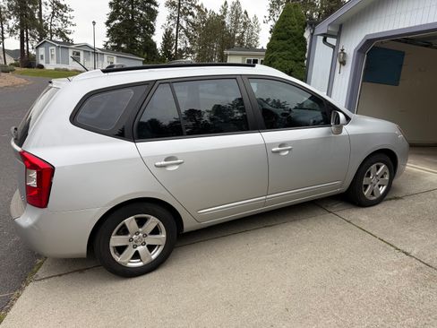 Used 2007 Kia Rondo LX image 5