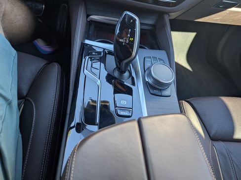 Used 2021 BMW M550i xDrive w/ Premium Package image 11