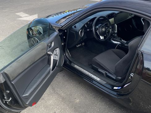 Used 2017 Toyota 86 image 6