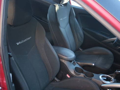 Used 2017 Hyundai Veloster Value Edition image 14