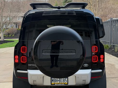 Used 2020 Land Rover Defender 110 SE image 5