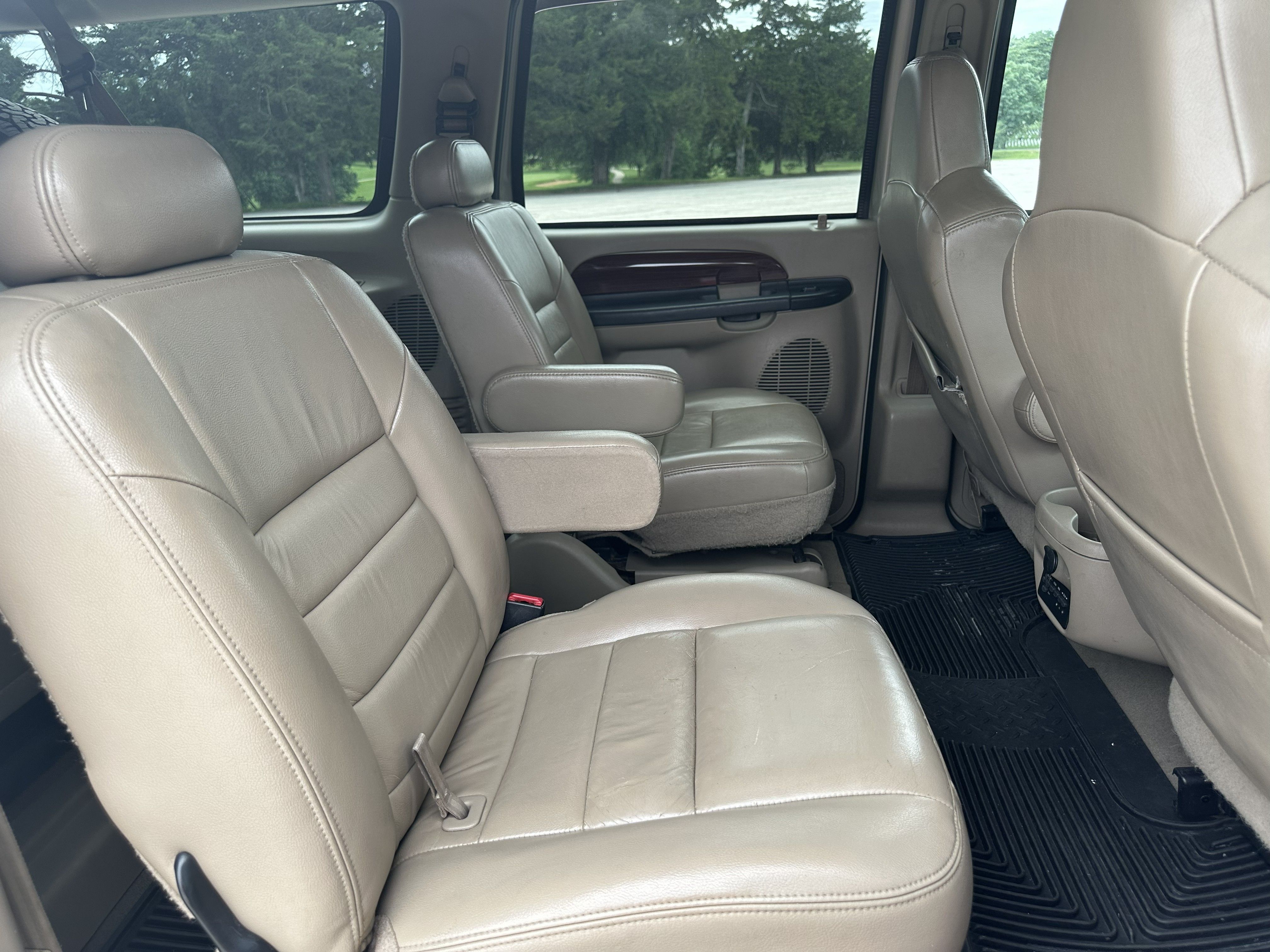 Used 2005 Ford Excursion Limited AWD/4WD image 17