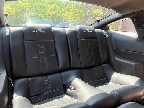 Used 2005 Ford Mustang GT Premium image 11