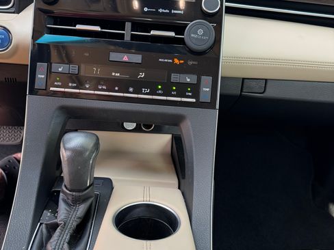 Used 2019 Toyota Avalon XLE image 14