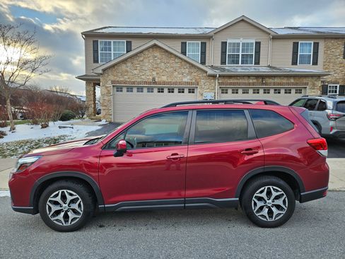Used 2019 Subaru Forester Premium image 4