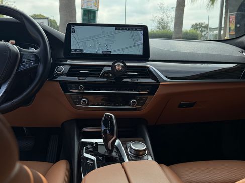 Used 2022 BMW 530e w/ Premium Package RWD image 14