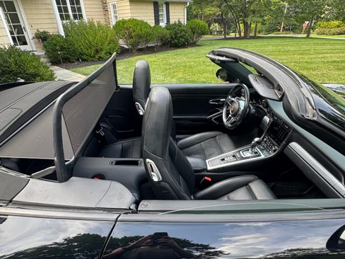 Used 2017 Porsche 911 Carrera image 19