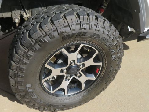 Used 2020 Jeep Gladiator Sport w/ Quick Order Package 24S image 10