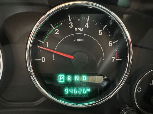 Used 2016 Jeep Wrangler Rubicon w/ Power Convenience Group image 12